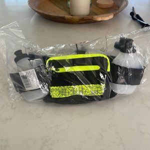 NWT Nike 4 bottle waist pack